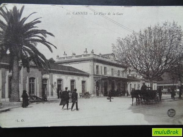 CANNES La Place de la Gare (1)