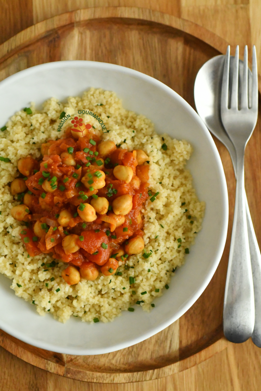 Semoule de coucous, pois chiches & tomates