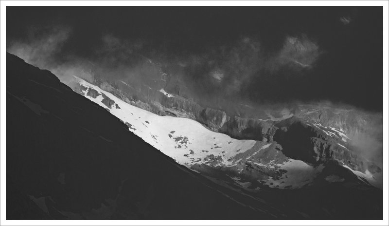 8 Aragon Pineta matin après orage 300 150619 ym 1 névé soleil brume nb