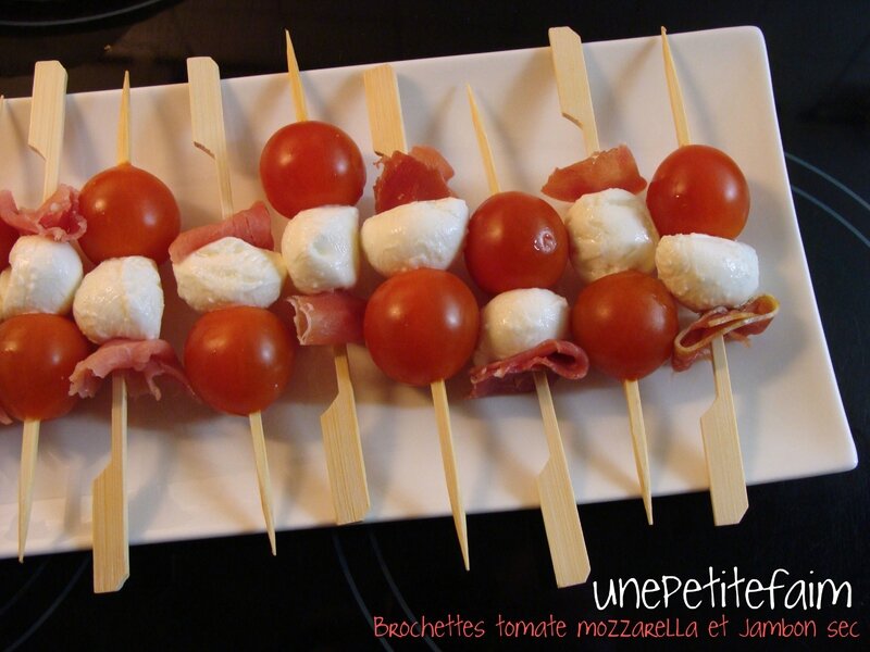 351 - Brochettes tomate mozzarella et jambon sec