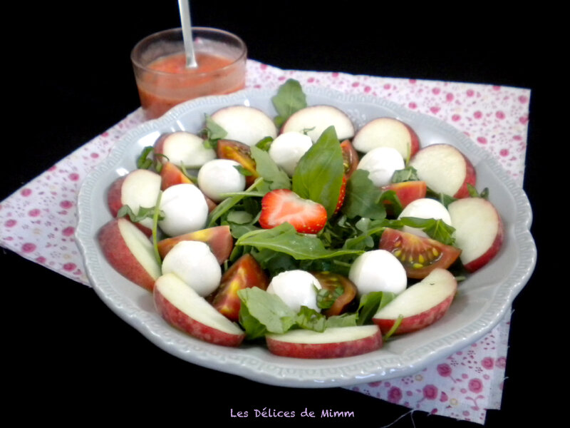 Salade à la mozzarella, pêches et vinaigrette à la fraise 4