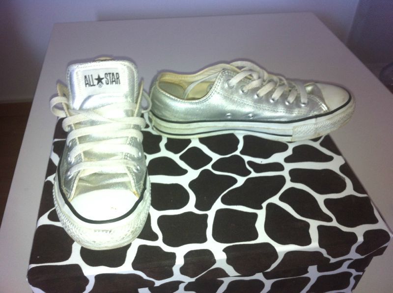 converses argentées basses