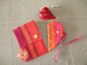 POCHETTE___RANGE_EPINGLE_ORANGE_FUSHIA_FERME