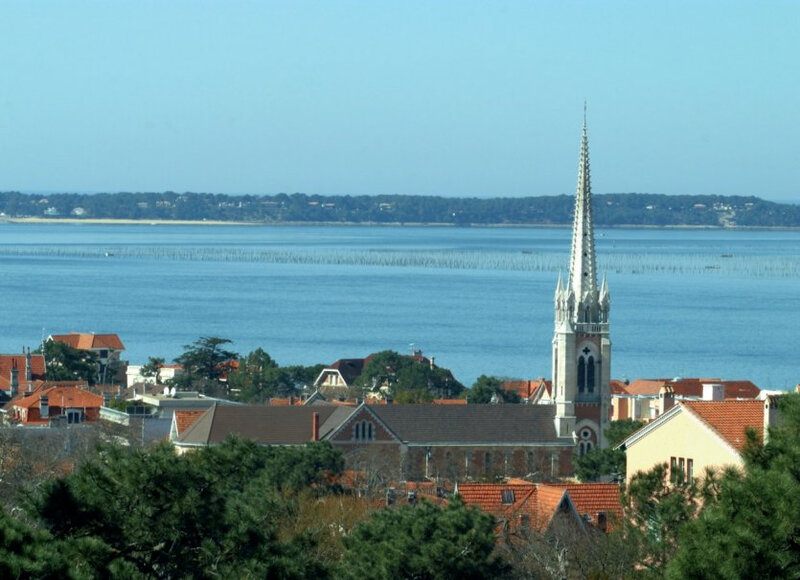 156145-arcachon-vue-sur-le-bassin-et-la-basilique