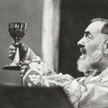 Padre Pio célébrant la Messe