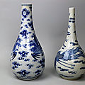 Deux vases en porcelaine bleu blanc, Vietnam, XIXème siècle