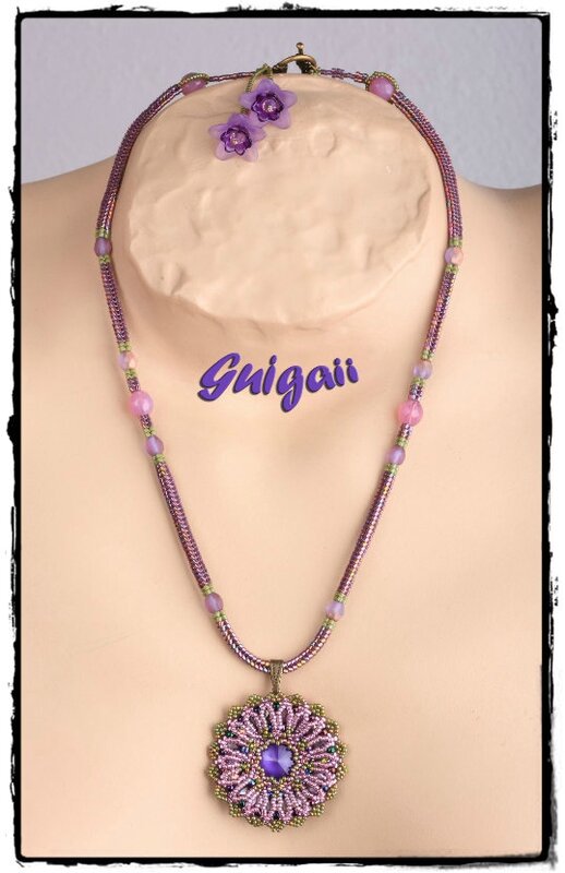 Collier Shiny-framed