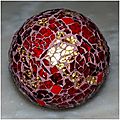 boule rouge et or