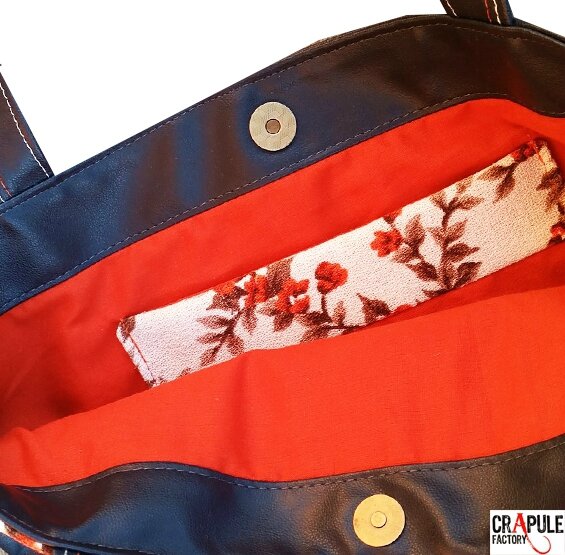cabas tote bag sac vintage fleurs bleu nuit et beige déclaé original poche à soufflet chic par CrApule FActOry.www.crapule-factory.com