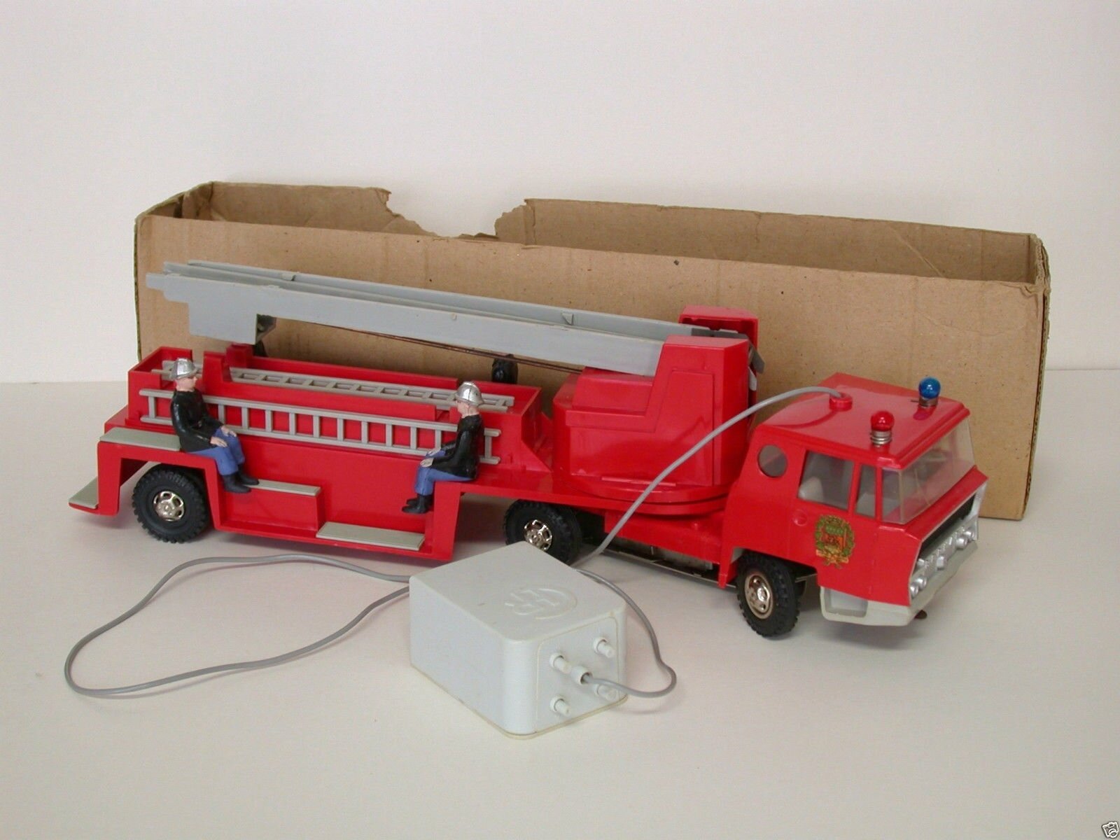 Gros camion de pompier filoguidé | Beebs