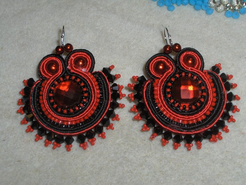 bo rouge soutache
