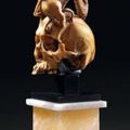 Memento mori en ivoire patiné translucide, Travail du Japon, XIXe siècle.