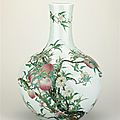 Vase à motifs de branches de pêcher, chine, règne de qianlong