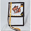 Protège carnet de santé à broder LION