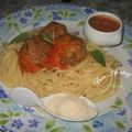 Boulettes de boeuf au coulis de tomates maison sur nid de spaghettis