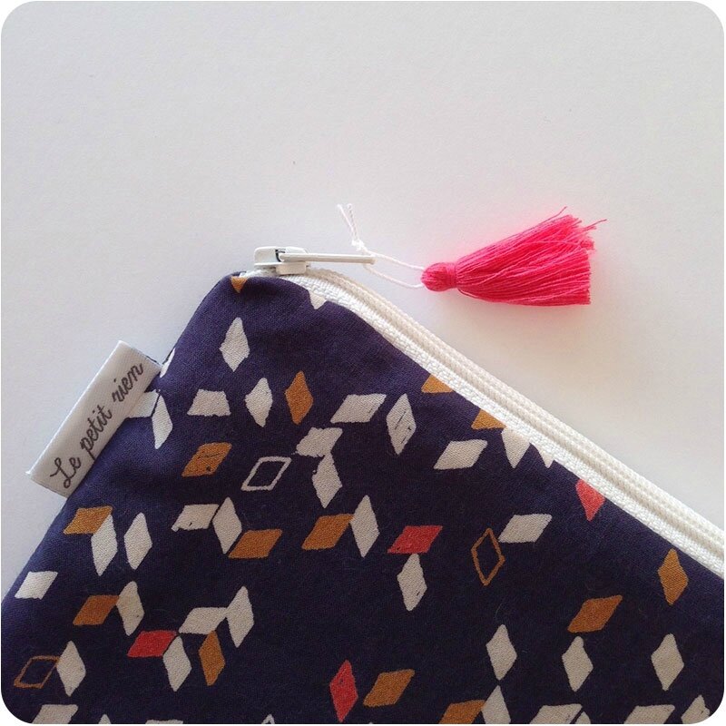 Pochette-POMPONS-marine-2