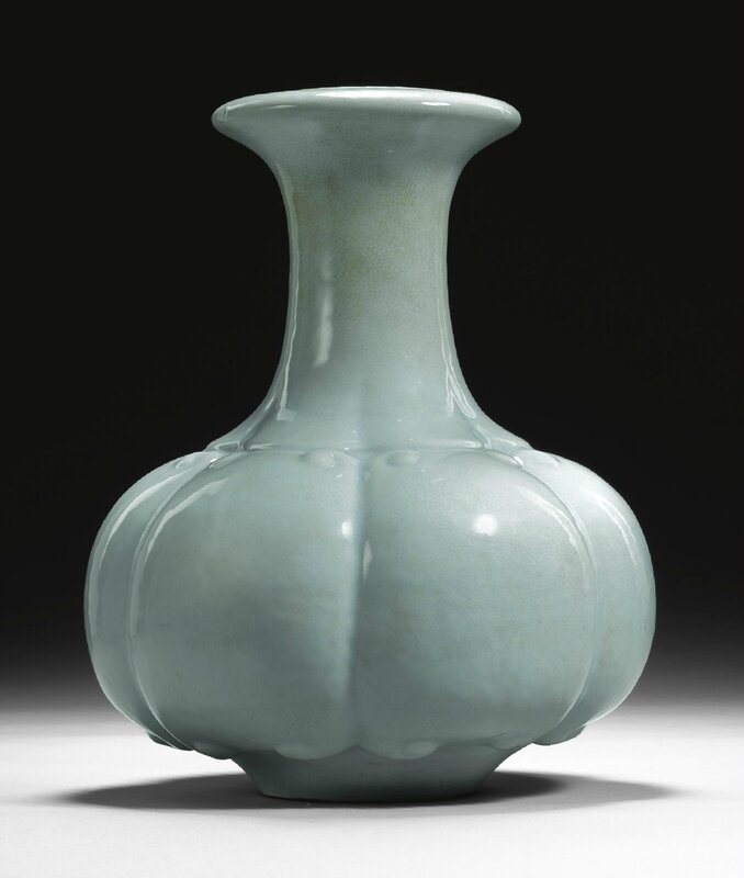 A rare Ru-type bottle vase, Yongzheng seal mark and period (1723-1735)
