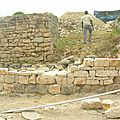 Chantiers internationaux de jeunes,chantiers de jeunes bénévoles,taille de pierres tusson,mur de pierre sèche 