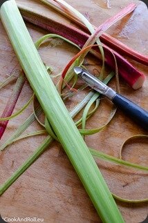 Sirop-pelures-rhubarbe-1