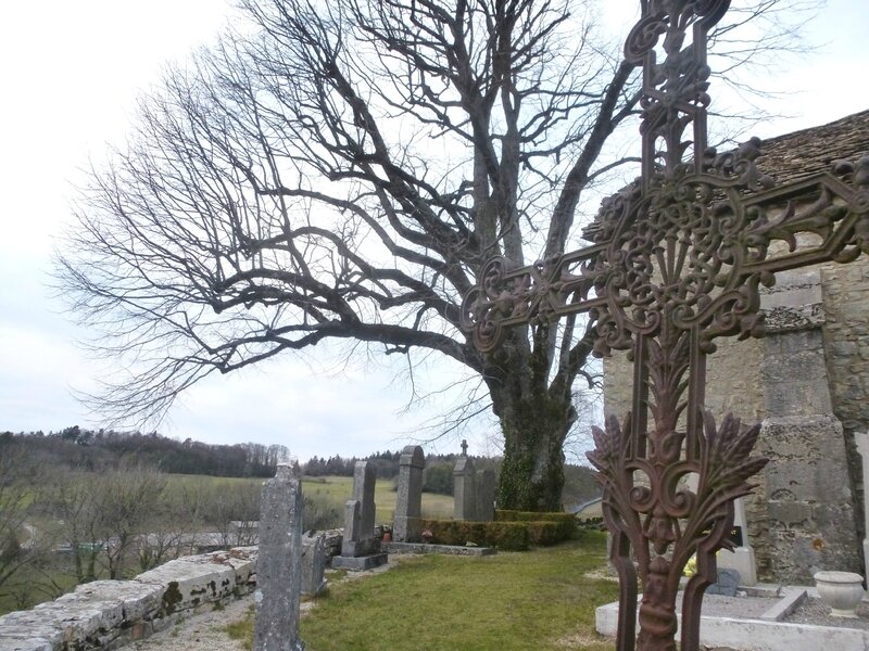 N l'église d'Etables et le Sully