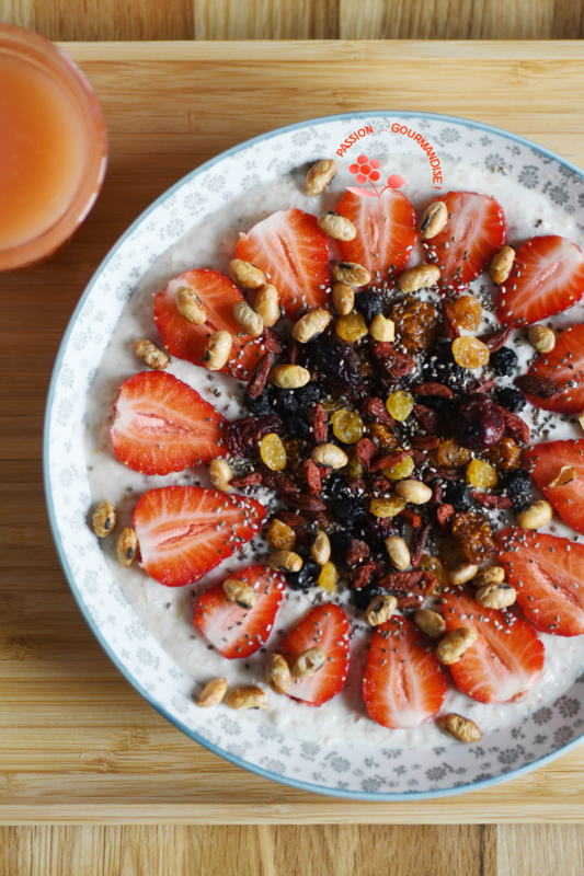 Crème Budwig, fraises, fruits secs & graines_1