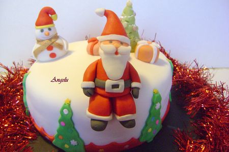 Père Noël assis en sucre - décor bûche