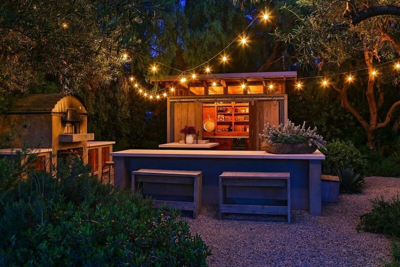 cuisine-exterieure-dans-maison-de-reve_5332351