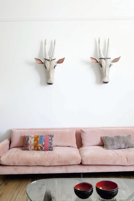 pink-velvet-sofa-remodelista-10