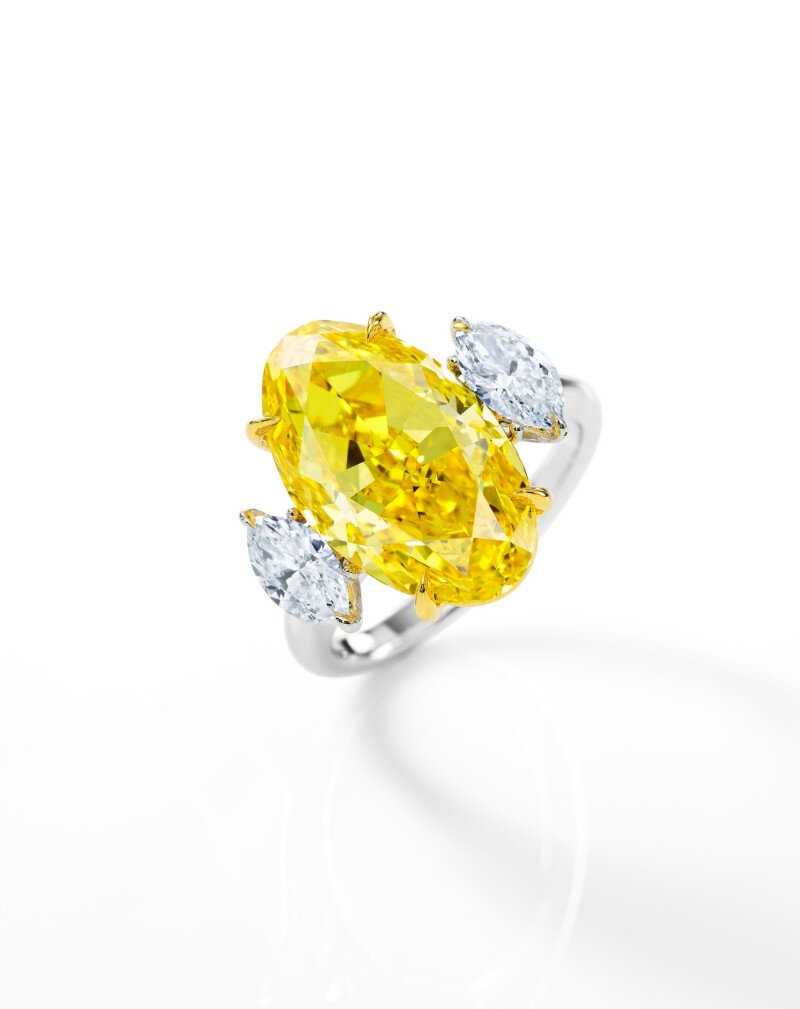 An exceptional fancy vivid yellow diamond and diamond ring - Alain