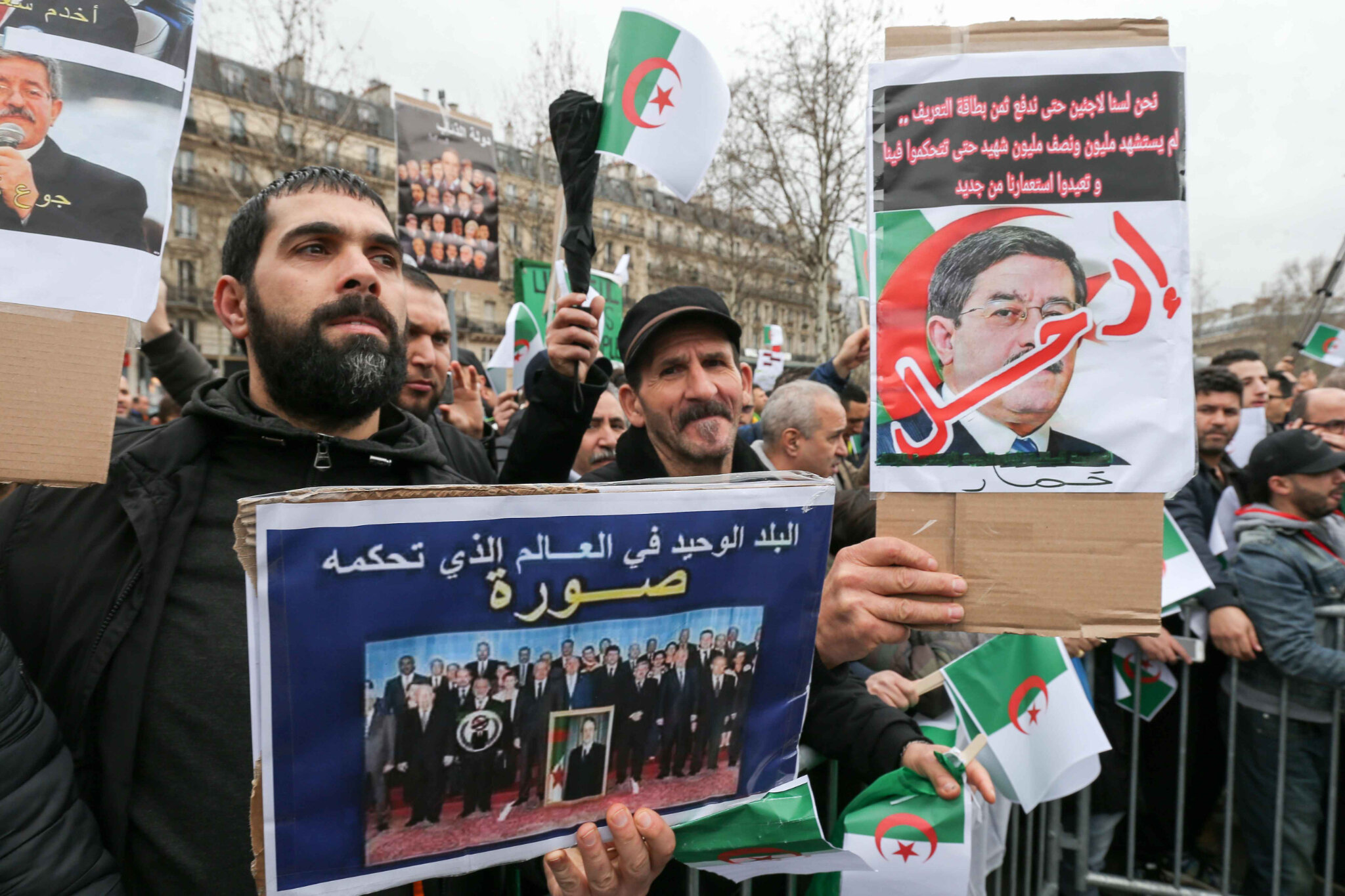À Paris, la diaspora algérienne manifeste contre un 5e mandat de Bouteflika. © Michel Stoupak. Dim 03.03.2019, 12h27m35.
