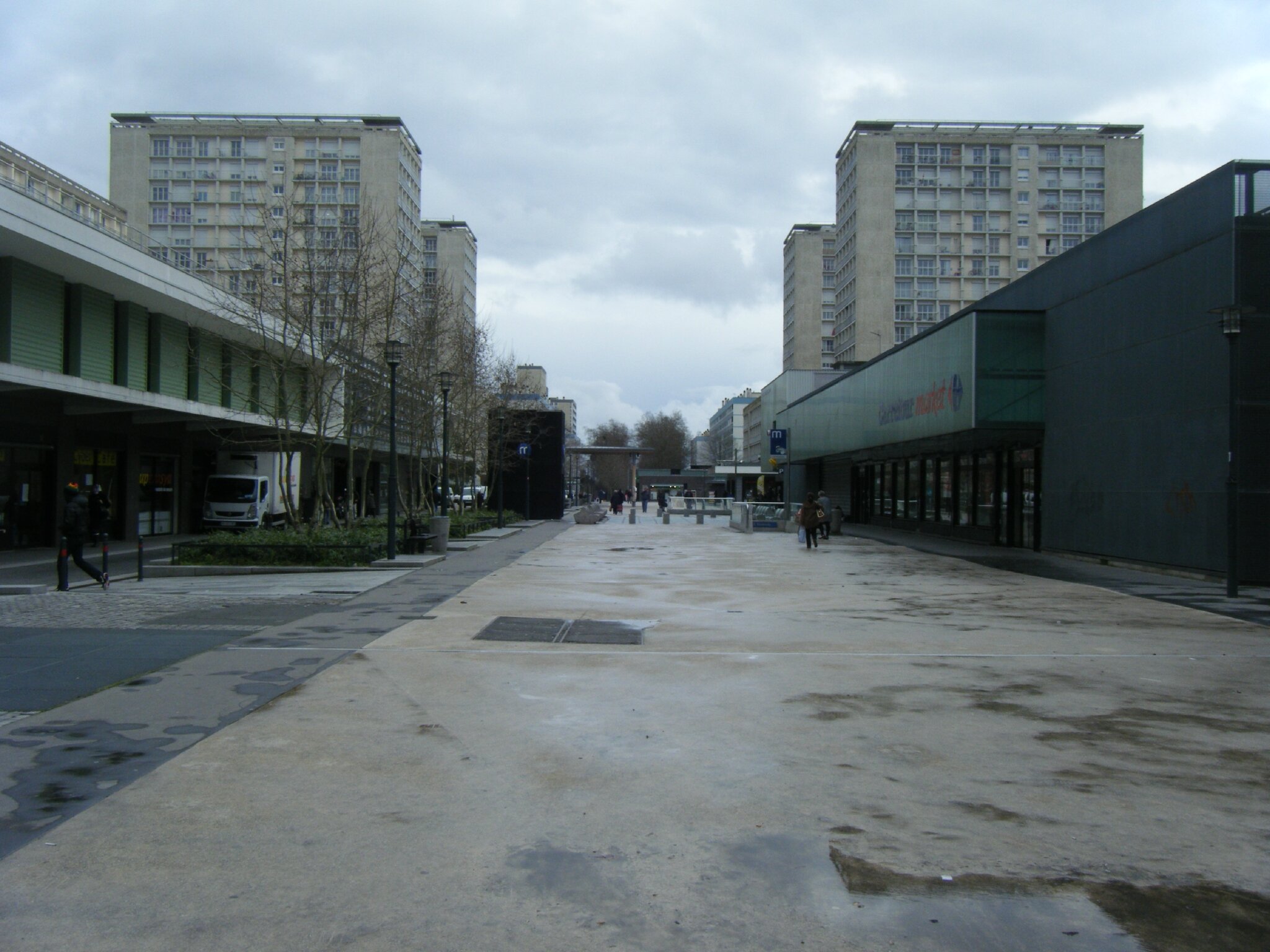 La dalle kennedy à rennes, composants urbains et flux humains