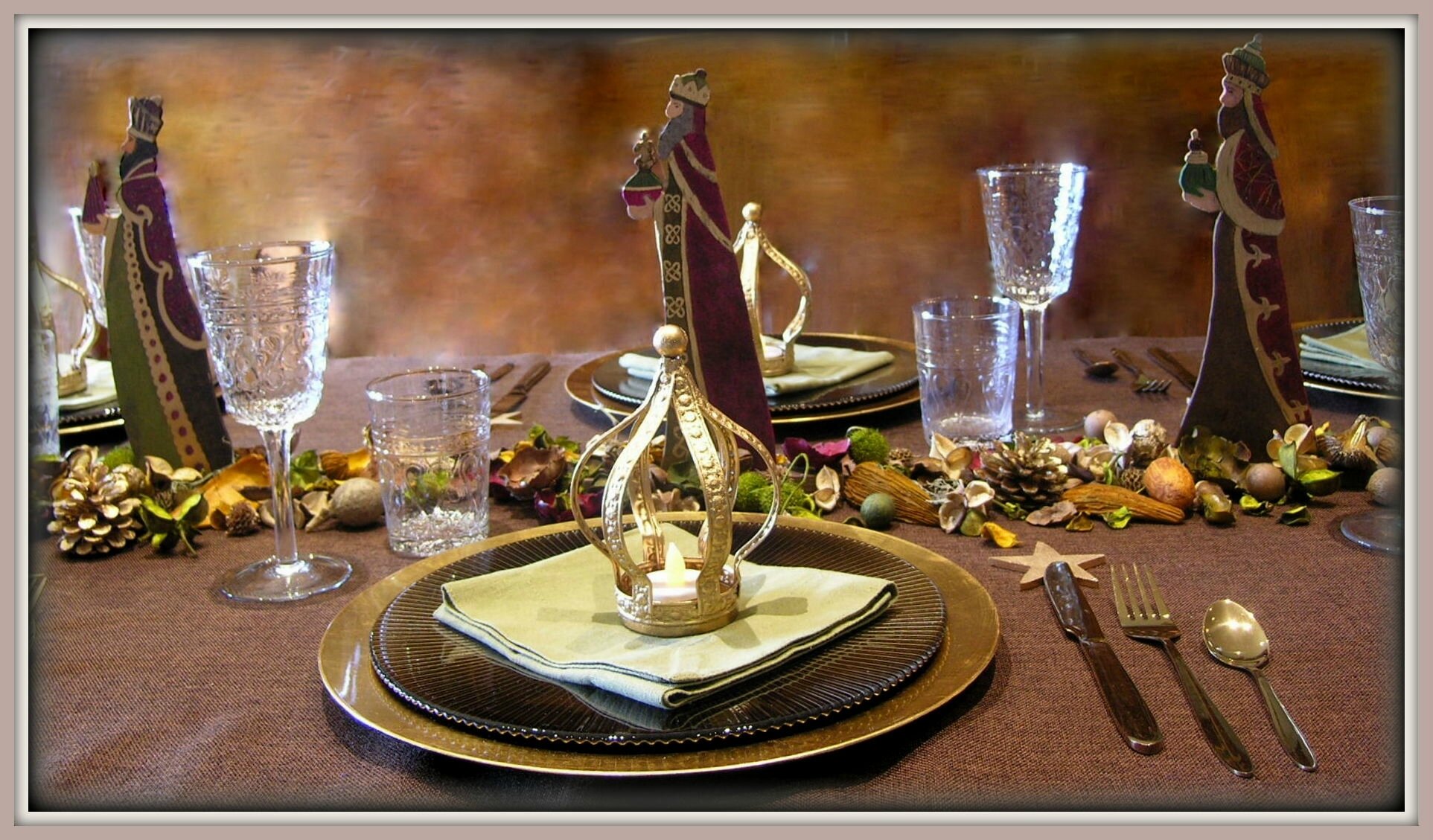 Idées de décorations de table pour l'Epiphanie, la fête des rois - Recréer  le thème de la fête des rois à la maison.…