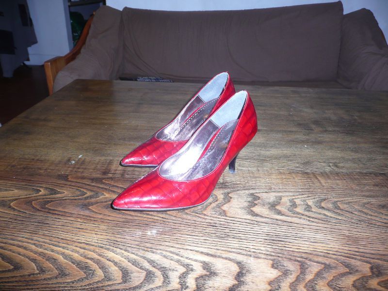 escarpin rouge texto