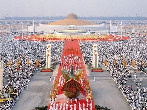 Temple Dhammakaya Pathum Thani Thailande Fear And Loathing In Southeast Asia