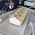 Bûche mousse chocolat blanc et noix de coco, insert ananas