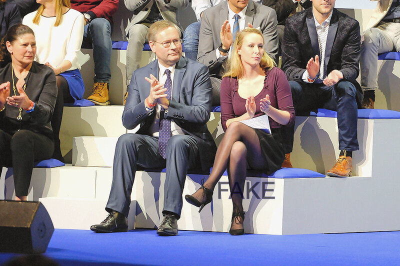 Marion Maréchal-Le Pen, culotte, cuisses,collants