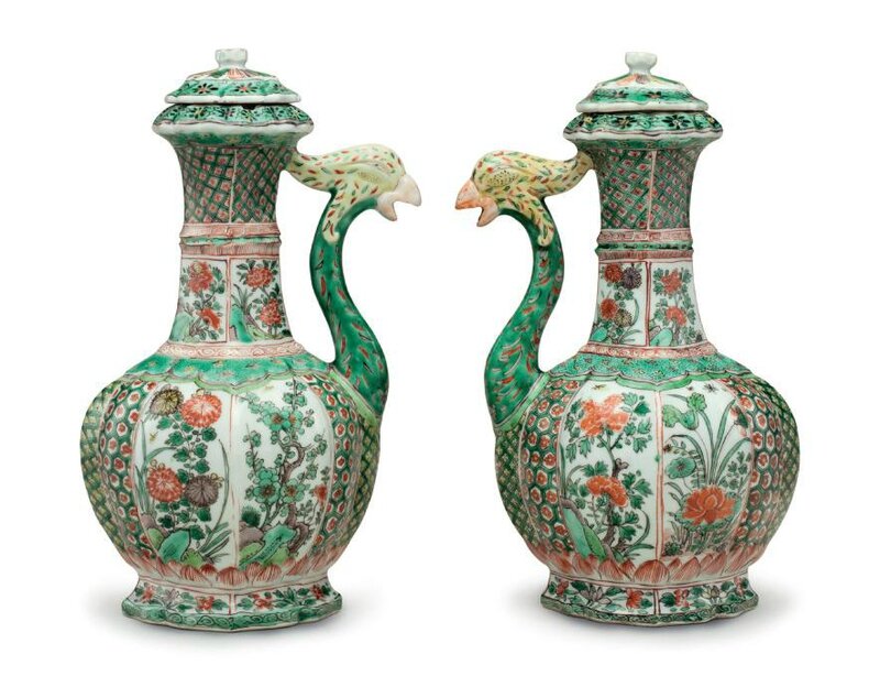 A pair of export famille verte phoenix head ewers and covers, Kangxi period (1662-1722)