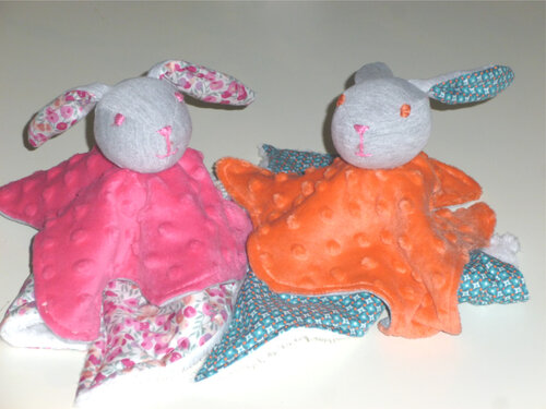 Doudou lapin stitch rose