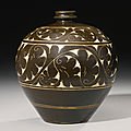 An impressive 'Cizhou' sgraffito brown-glazed globular vase, Jin dynasty (1115-1234)