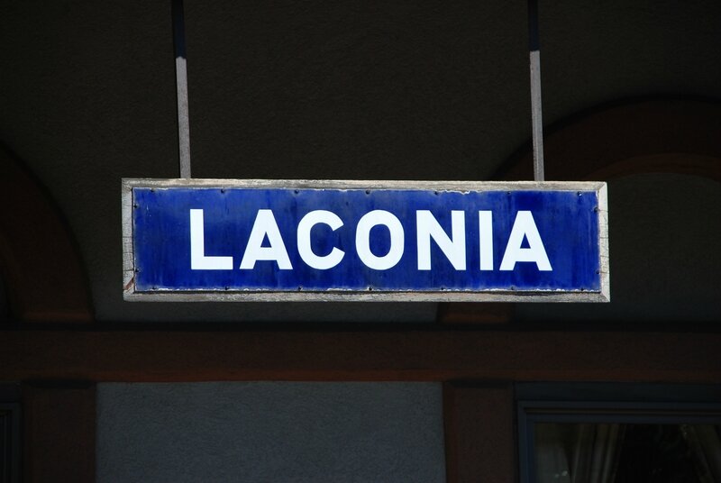 Dog-friendly restaurant : Laconia Local Eatery (english)