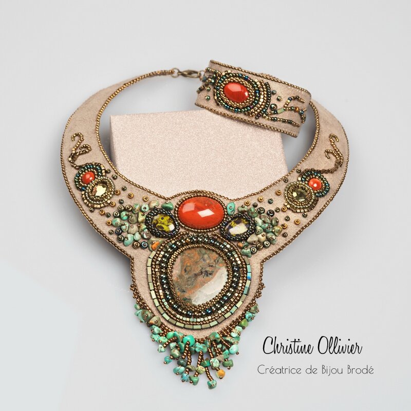 Plastron et bracelet collection