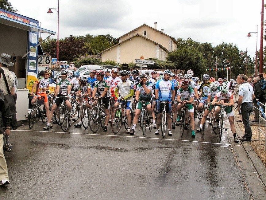 2011 CIRCUIT DE LA FRAISE EN PERIGORD REPORTAGE RETRO VELO