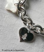 Bracelet plaqué argent ovale, breloques argent massif et nacre (détails du coeur garçon en argent massif)