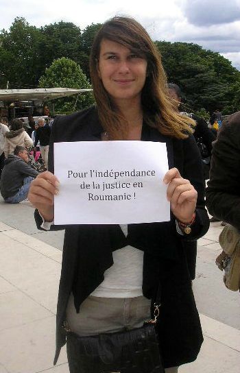 Democracie Pour La Roumanie Place Du Trocadero Paris Today