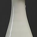 Petite bouteille en « porcelaine blanc de chine », chine, dynastie qing, 18°-19° siècle 