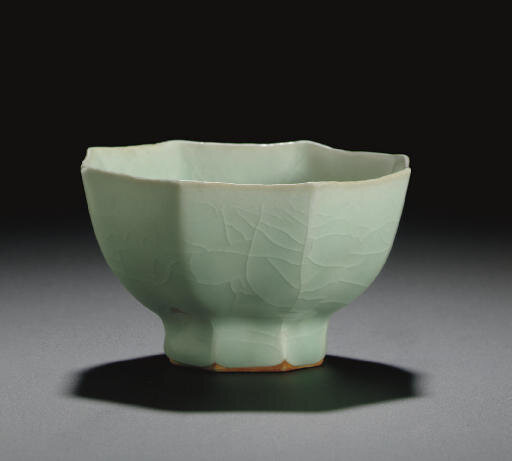 A very rare Longquan celadon octogonal bowl, Southern Song dynasty (1127-1279)