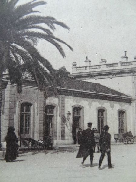 CANNES La Place de la Gare (2)