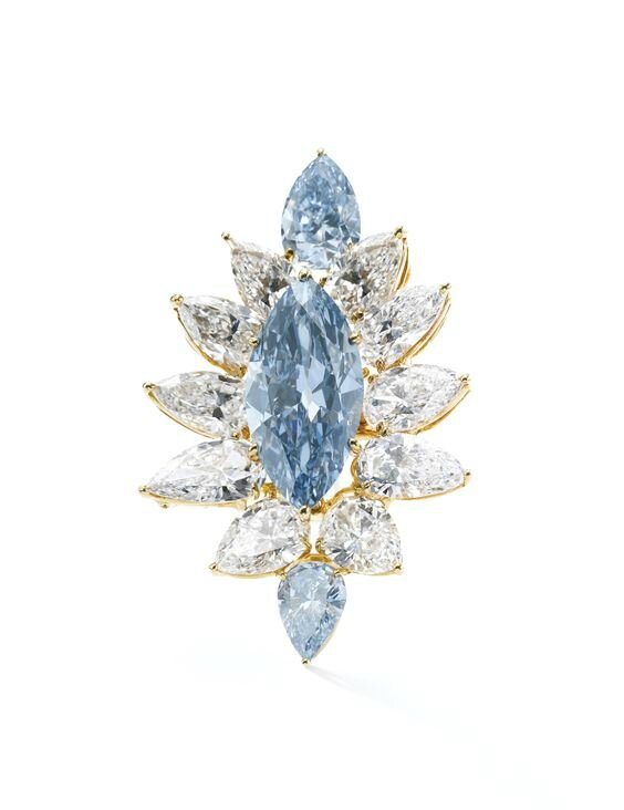 Important 6.64 carats fancy intense blue diamond brooch, Alexandre Reza