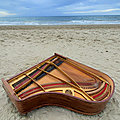 Un piano sur la plage, par danièle chauvin
