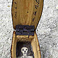Les objets du maquis: le cercueil en bois destiné aux collaborateurs